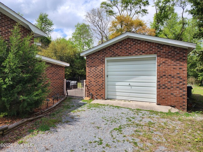 Building Photo - 167 Peninsula Manor Rd