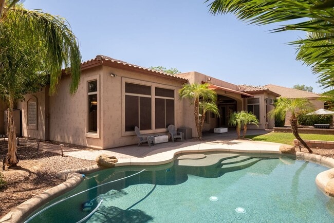 Building Photo - Stunning UPGRADED Furnished Home in Chandler!!!