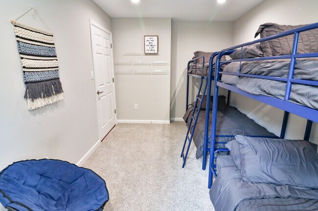 Building Photo - 9633 Cinnamon Creek Dr