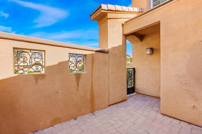Building Photo - 52178 Rosewood Ln