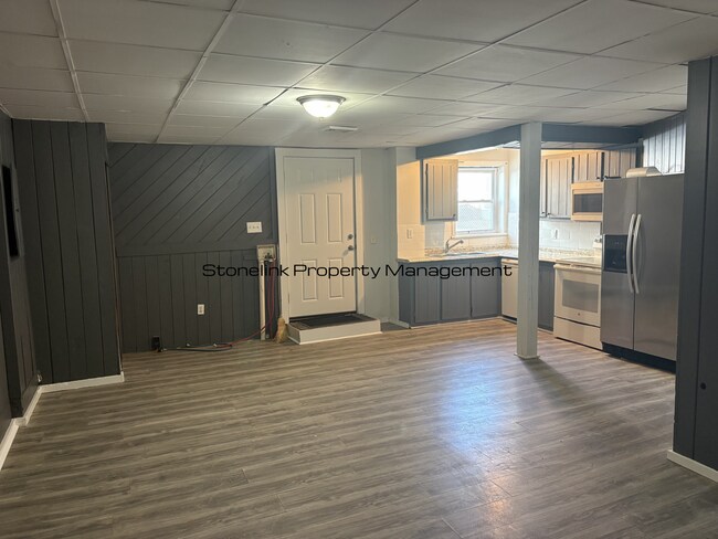 Building Photo - 21 Kenyon Ave