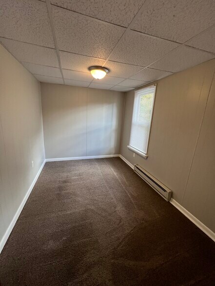 Bed 2 - 607 Spring St