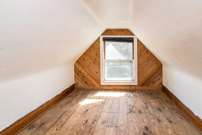 Building Photo - 812 Sybil St
