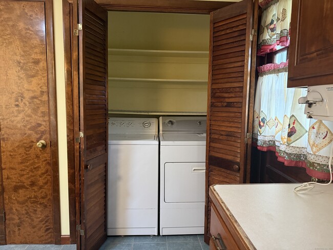 Building Photo - 56 Wedgewood Dr