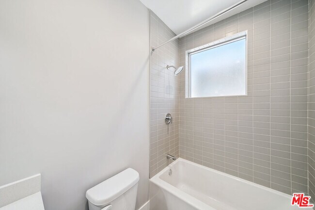 Building Photo - 1223 Hayworth Ave