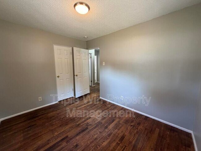 Building Photo - 675 Lilac Dr