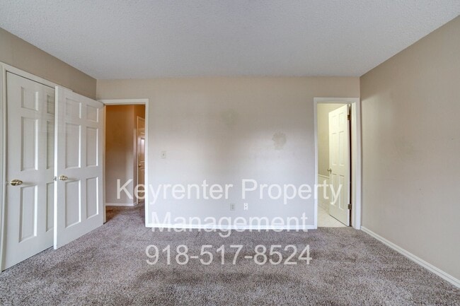 Building Photo - Beautiful 2bed/2bath Duplex!!