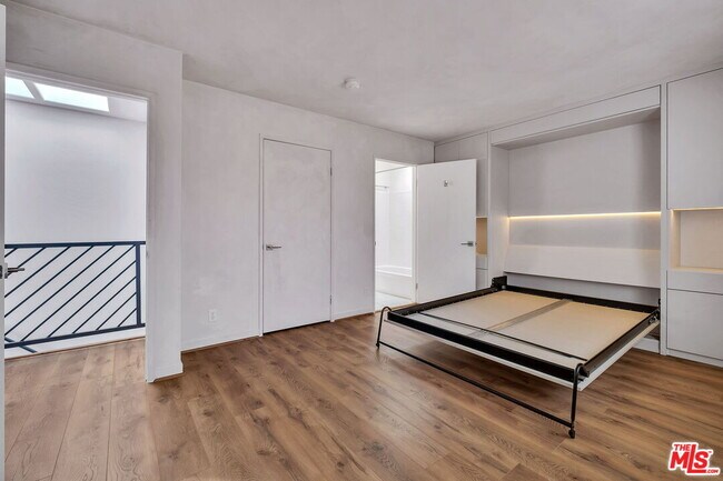 Building Photo - 9917 Tabor St