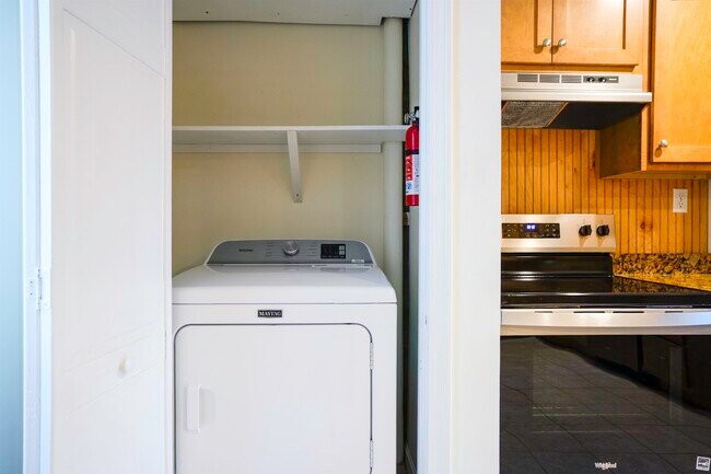 Building Photo - 4 Linda Ln