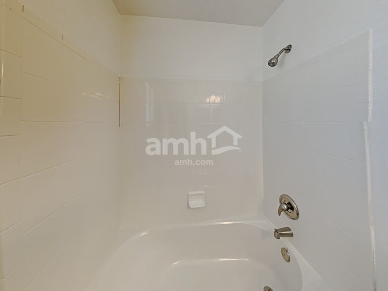 Building Photo - 138 E Calle Del Rondador