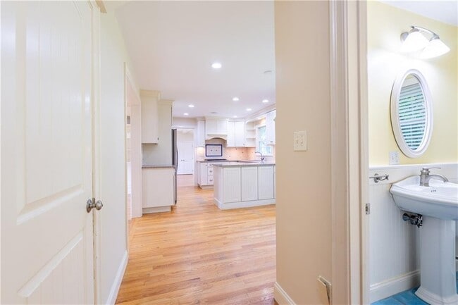 Building Photo - 48 Pleasant St