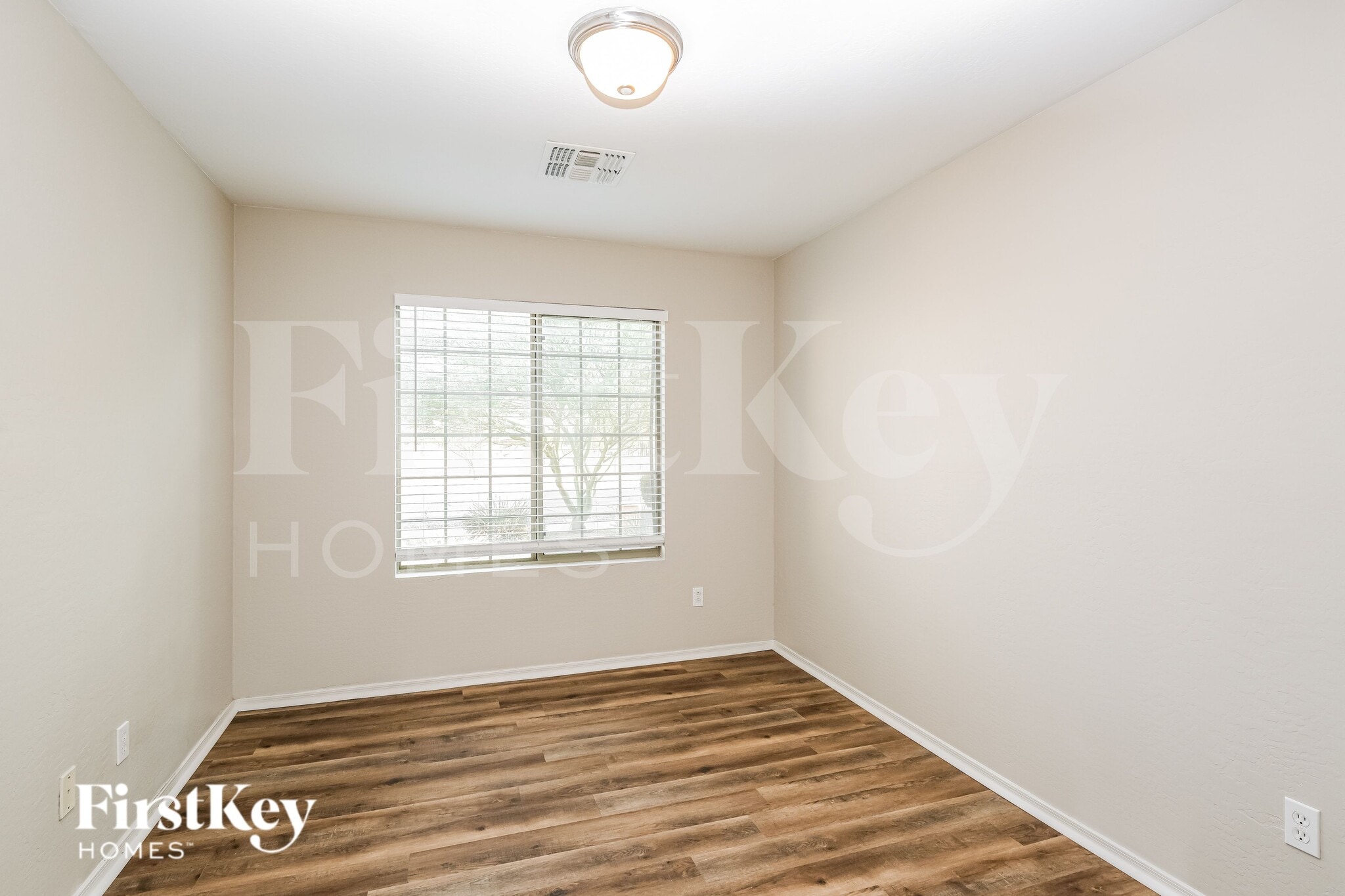 Building Photo - 3141 W Sunland Ave