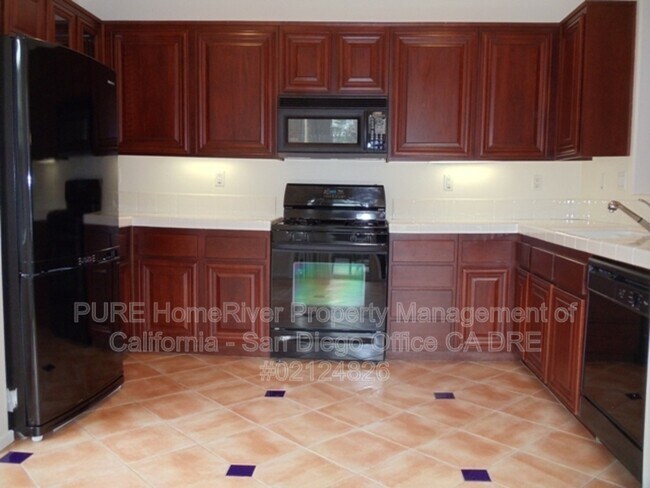 Building Photo - 621 Sumner Way
