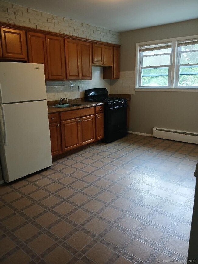 Building Photo - 52 Oak Ridge Dr