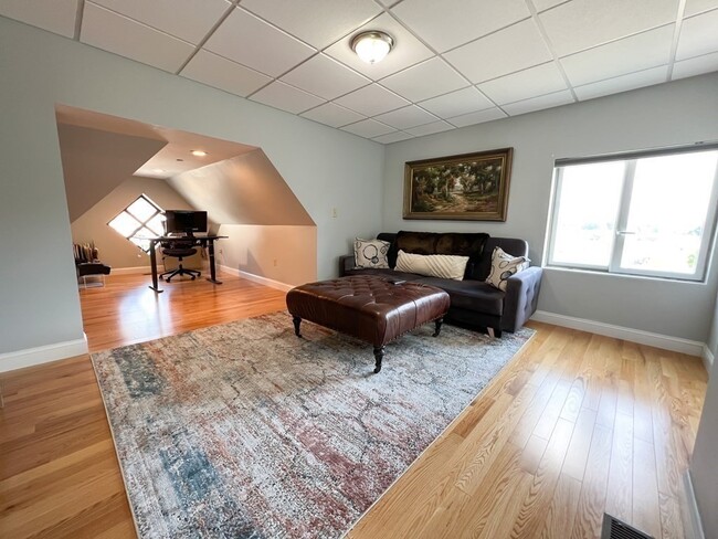 Building Photo - 139 R Linden St