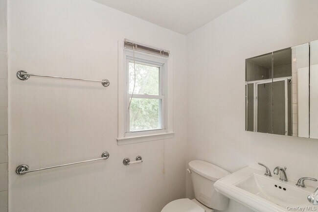 Building Photo - 22 Central St