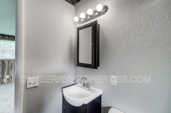 Building Photo - 3539 Turret Green Dr