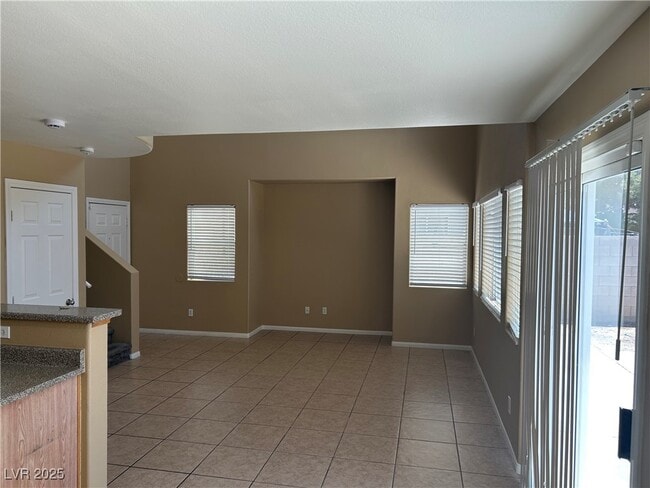 Building Photo - 10245 Missouri Meadows St