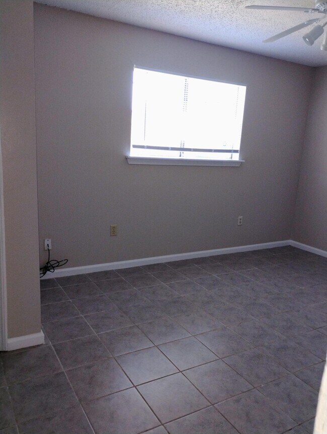 Building Photo - 1724 Cedar Lake Dr