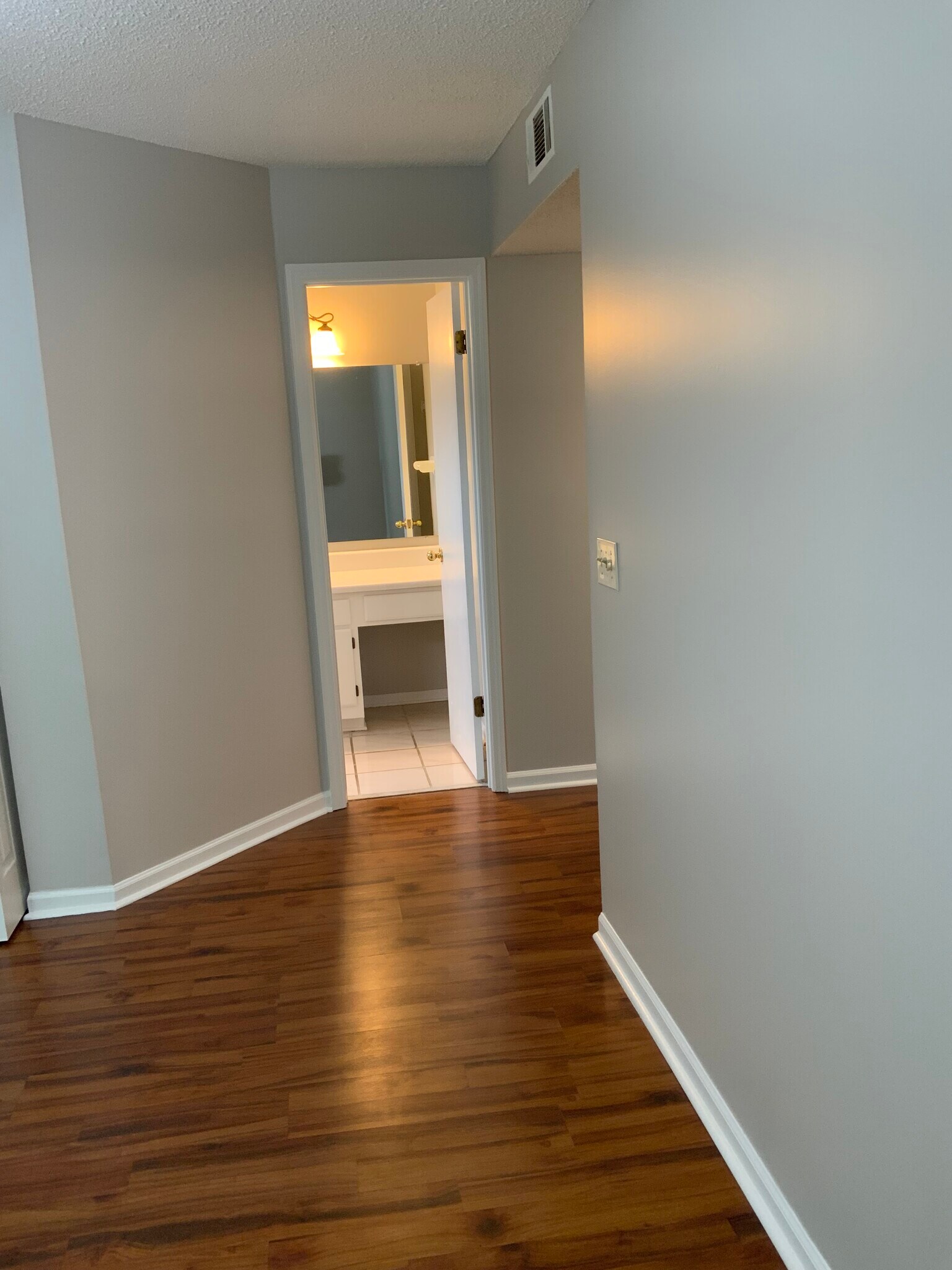 Building Photo - 711 Coventry Ln