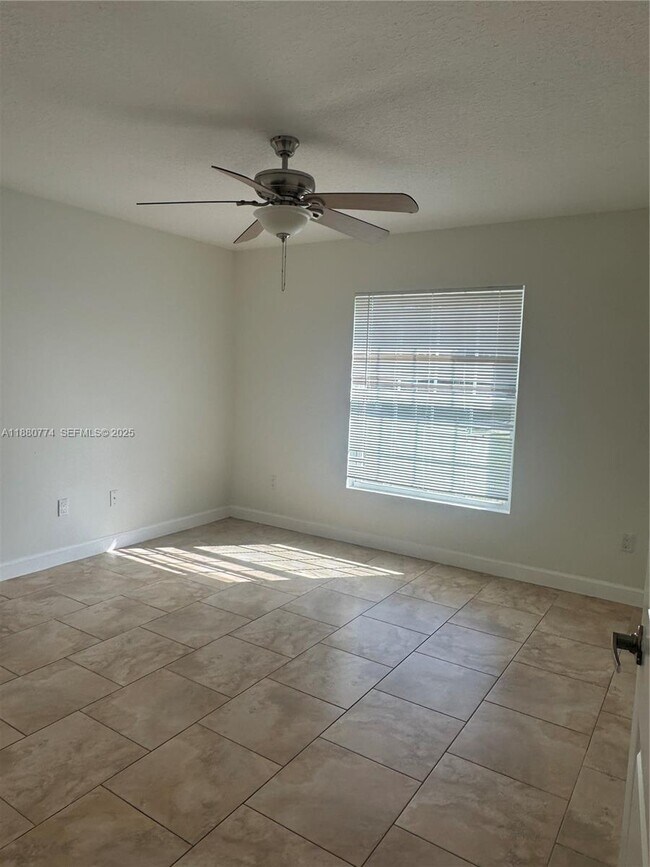 Building Photo - 1855 17th Ave SW