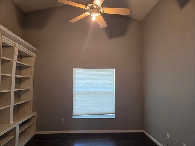 Building Photo - Move in Ready 3/2 in Sunset Village