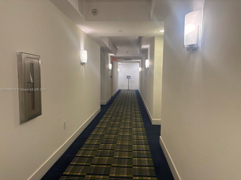 Building Photo - 2000 N Bayshore Dr