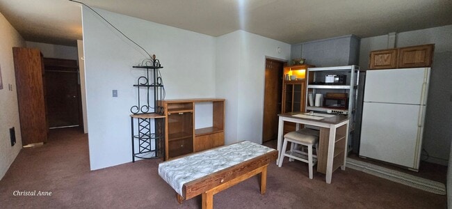 Building Photo - Room for rent with private entrance