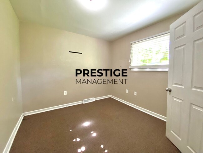 Building Photo - 2 Bed 1 Bath Home With Den