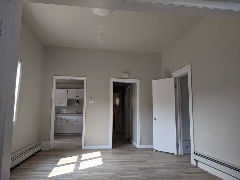 Huge dining room/family room - 630 West Main St