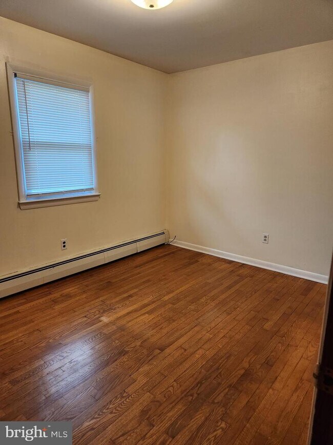 Building Photo - 12426 Legore Rd