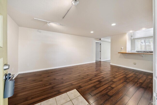 Building Photo - 711 San Anselmo Ave