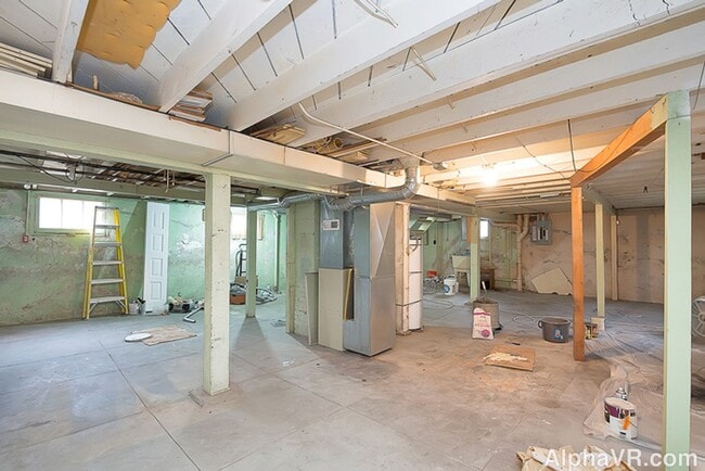Building Photo - Stunning Main Floor Duplex in the Heart of...