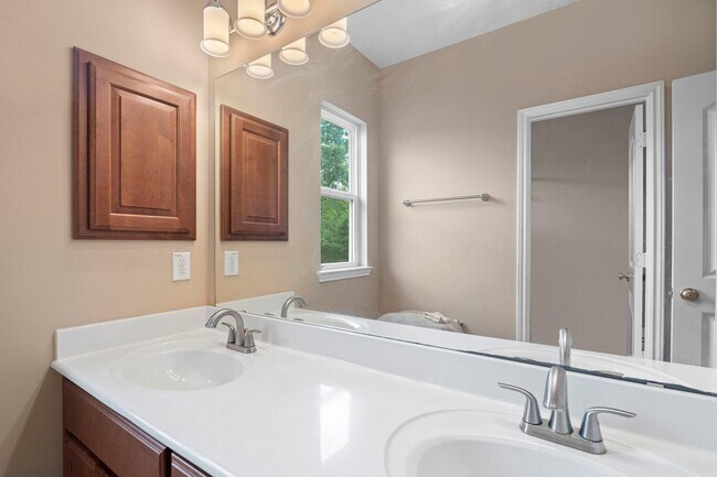 Building Photo - 10602 Comeaux Ln