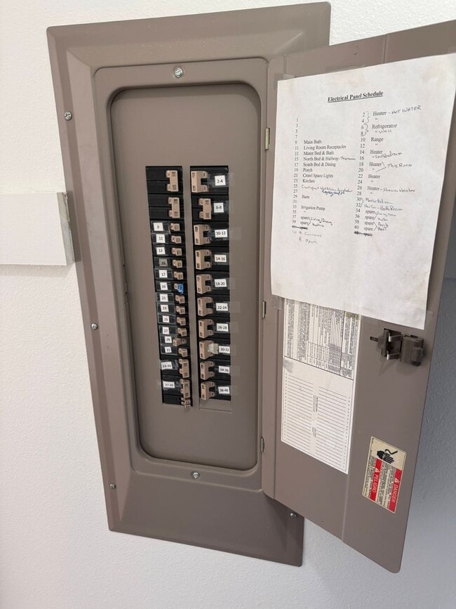 Building Photo - 3 Bed 2 Bath Large Semi-Rural Modern Beautiful Home