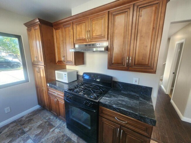 Building Photo - 3448 Cherokee Ave