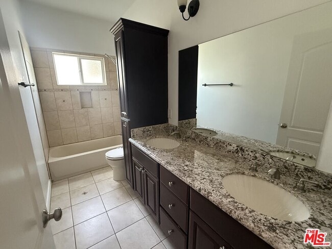 Building Photo - 2244 Ripple St