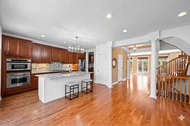 Building Photo - 1813 Admiral Ct