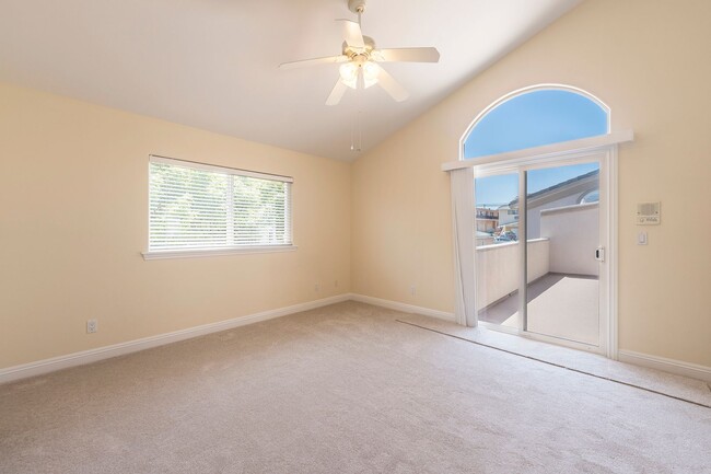 Building Photo - 2213 Carnegie Ln