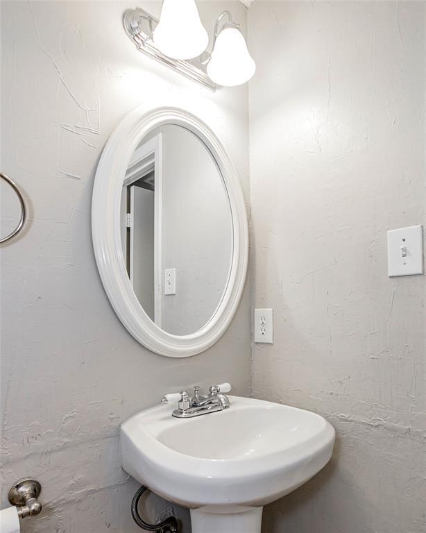 Building Photo - 3611 Gable Dr