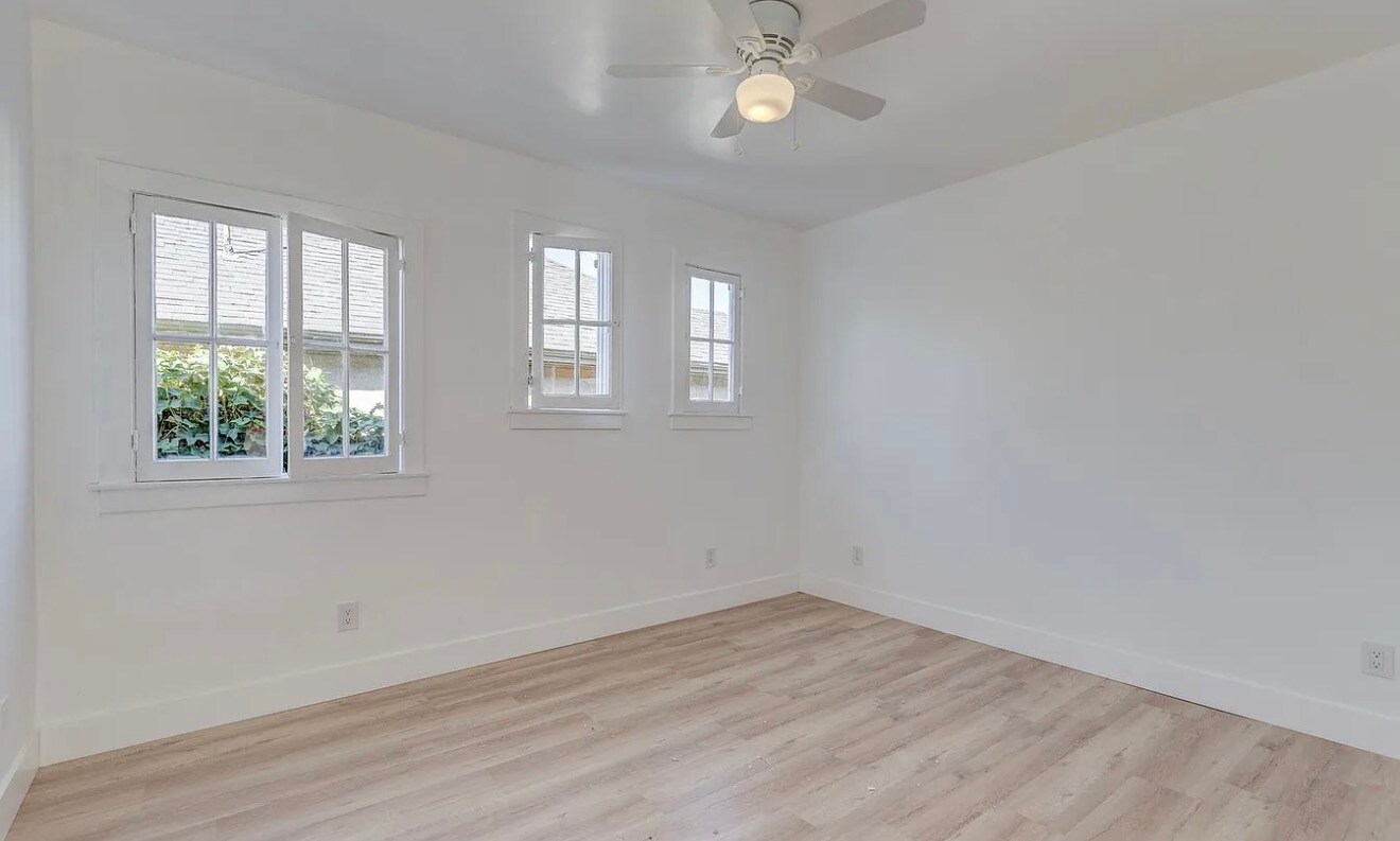 Building Photo - 1704 Miramar St