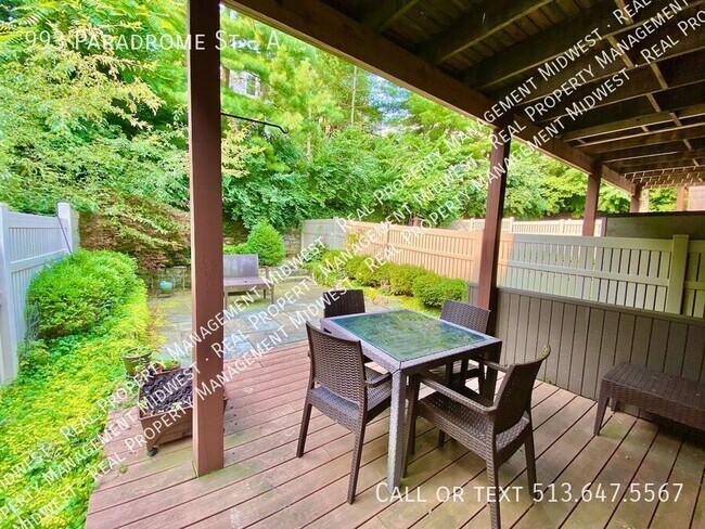 Building Photo - 993 Paradrome St
