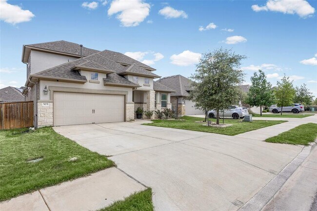 Building Photo - 303 Eagle Ford Dr