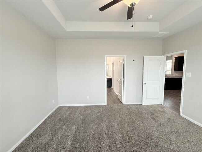 Building Photo - 14501 Sugar Pines Dr