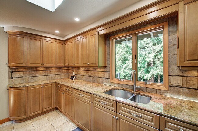 Building Photo - 4bd/3ba Sammamish House