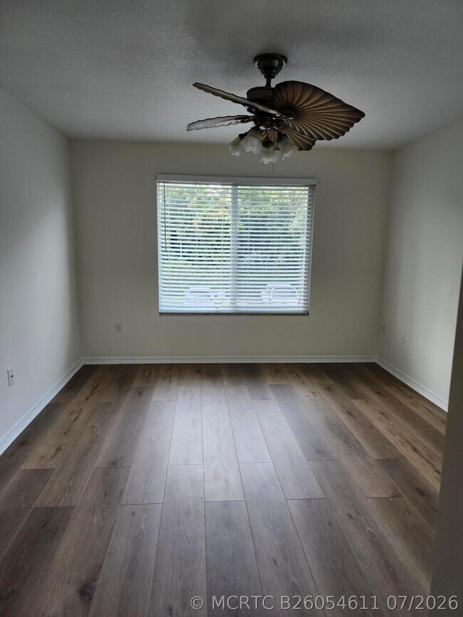 Building Photo - 1009 Villa Cir