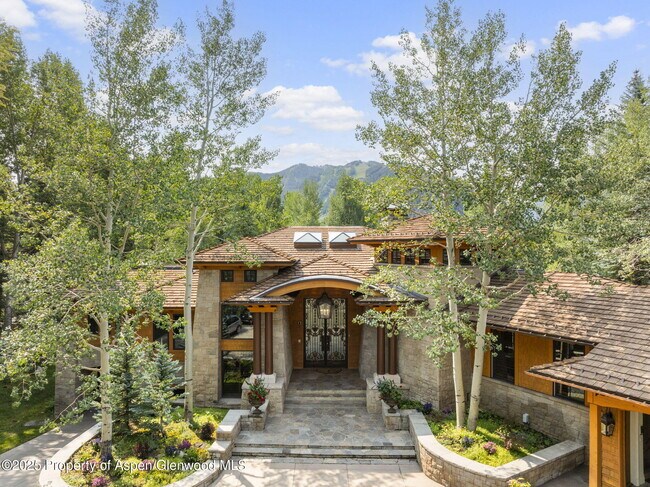 Building Photo - 715 Willoughby Way