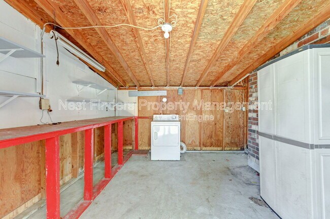 Building Photo - 748 Foxbriar Cove