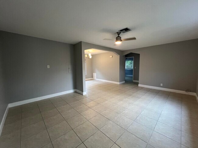 Building Photo - 113 Edwards Ln