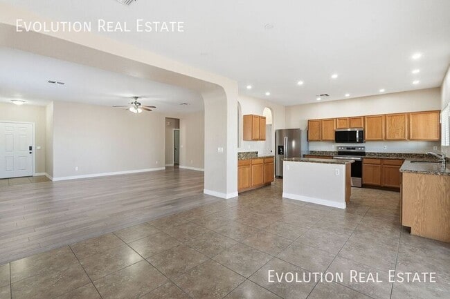 Building Photo - 3130 S 81st St